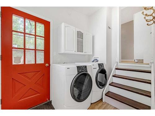 316 10 Avenue Ne, Calgary, AB - Indoor Photo Showing Laundry Room