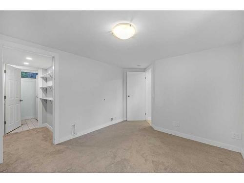 316 10 Avenue Ne, Calgary, AB - Indoor Photo Showing Other Room