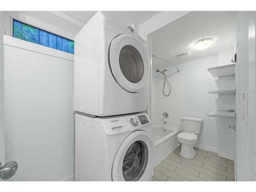 316 10 Avenue Ne, Calgary, AB - Indoor Photo Showing Laundry Room
