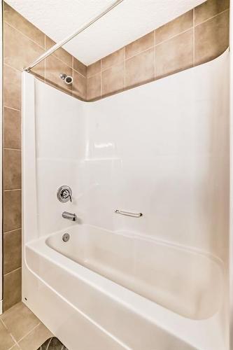 48 Panton Way Nw, Calgary, AB - Indoor Photo Showing Bathroom