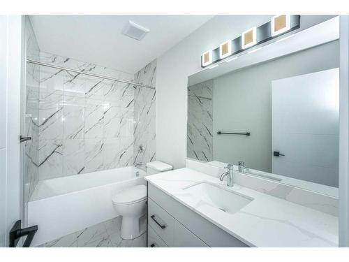 521 Corner Meadows Square Ne, Calgary, AB - Indoor Photo Showing Bathroom