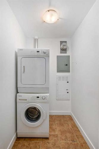 1001-8880 Horton Road Sw, Calgary, AB - Indoor Photo Showing Laundry Room