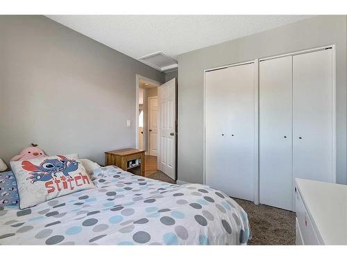955 Midridge Drive Sw, Calgary, AB - Indoor Photo Showing Bedroom