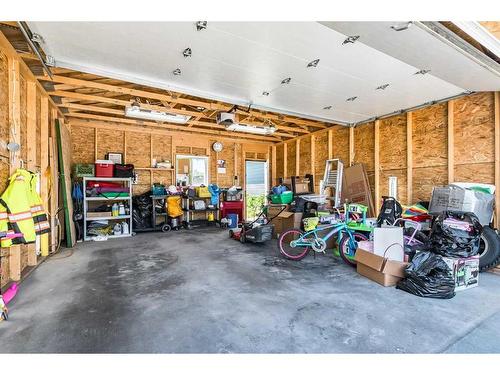 955 Midridge Drive Sw, Calgary, AB - Indoor Photo Showing Garage