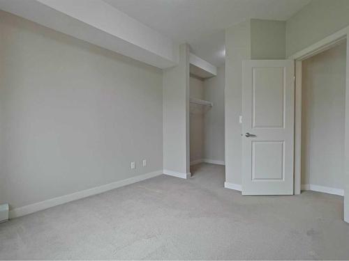 403-156 Country Village Circle Ne, Calgary, AB - Indoor Photo Showing Other Room