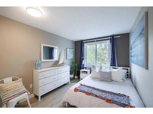 201-1810 16 Street Sw, Calgary, AB - Indoor Photo Showing Bedroom