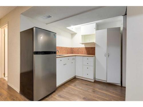 5111 32 Avenue Sw, Calgary, AB - Indoor Photo Showing Kitchen