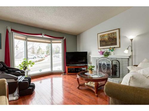 5111 32 Avenue Sw, Calgary, AB - Indoor Photo Showing Living Room With Fireplace