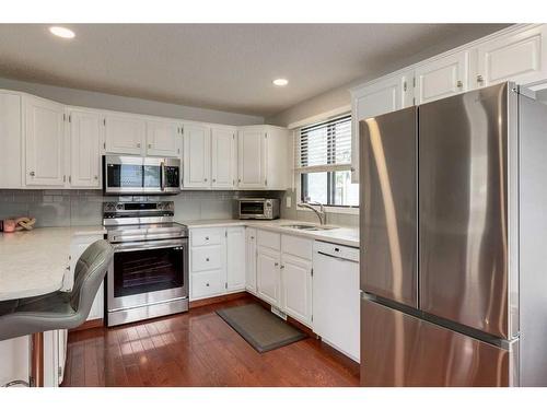 5111 32 Avenue Sw, Calgary, AB - Indoor Photo Showing Kitchen