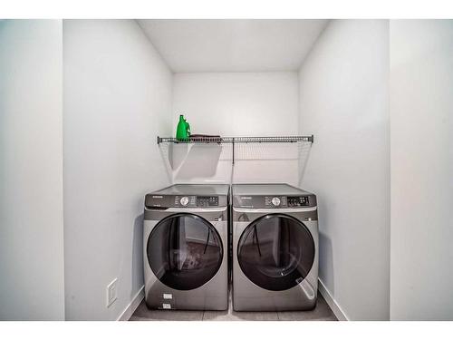 37 Legacy Glen Point Se, Calgary, AB - Indoor Photo Showing Laundry Room