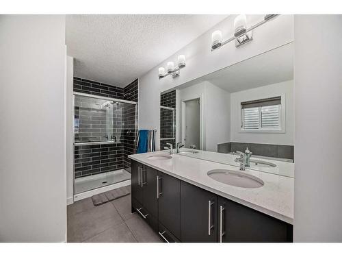 37 Legacy Glen Point Se, Calgary, AB - Indoor Photo Showing Bathroom