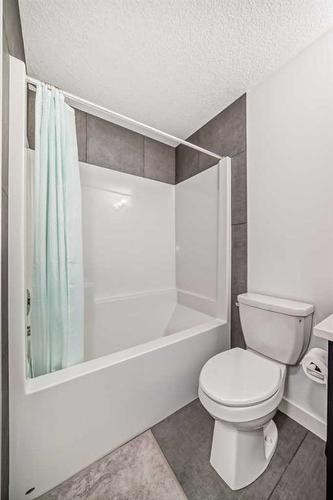 37 Legacy Glen Point Se, Calgary, AB - Indoor Photo Showing Bathroom