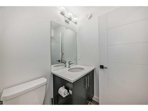 37 Legacy Glen Point Se, Calgary, AB - Indoor Photo Showing Bathroom