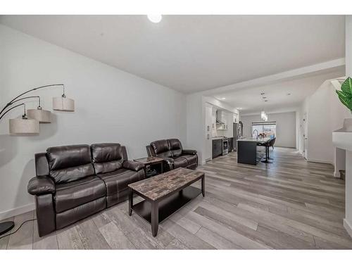 37 Legacy Glen Point Se, Calgary, AB - Indoor Photo Showing Living Room