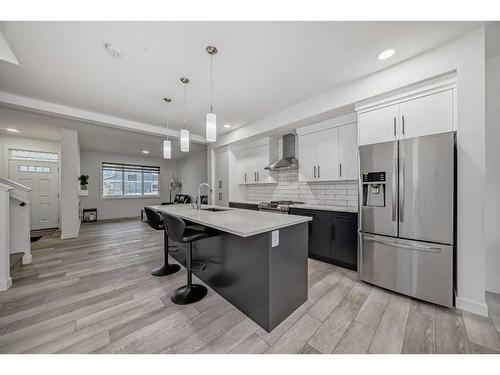 37 Legacy Glen Point Se, Calgary, AB - Indoor Photo Showing Kitchen With Upgraded Kitchen