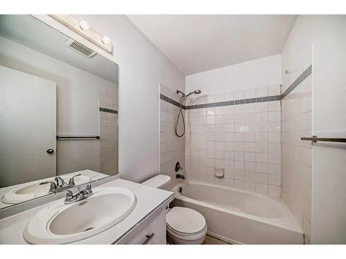 1733-1700 Edenwold Heights Nw, Calgary, AB - Indoor Photo Showing Bathroom