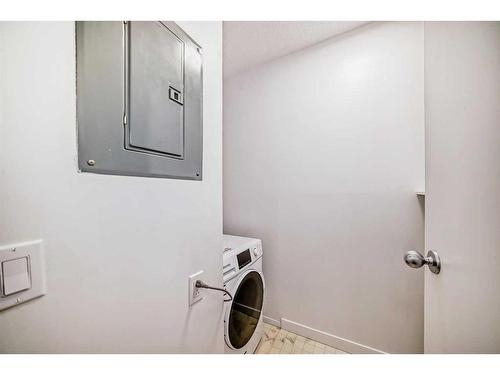 1733-1700 Edenwold Heights Nw, Calgary, AB - Indoor Photo Showing Laundry Room