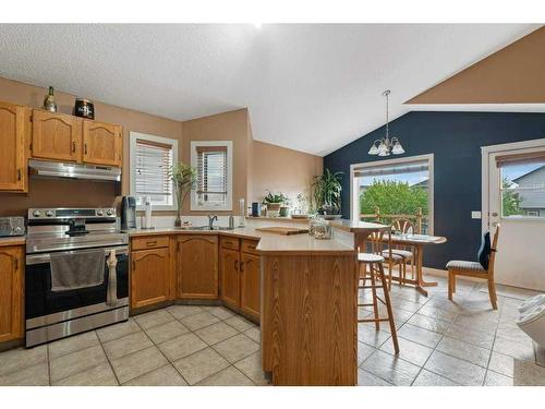 25 Harvest Oak Drive Ne, Calgary, AB - Indoor Photo Showing Dining Room