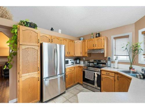 25 Harvest Oak Drive Ne, Calgary, AB - Indoor Photo Showing Kitchen With Double Sink