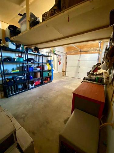 71 Cedargrove Place Sw, Calgary, AB - Indoor Photo Showing Garage