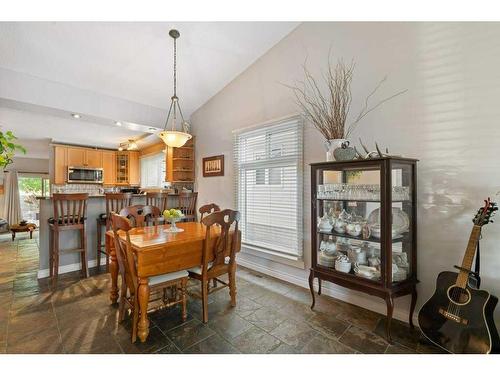 71 Cedargrove Place Sw, Calgary, AB - Indoor Photo Showing Dining Room