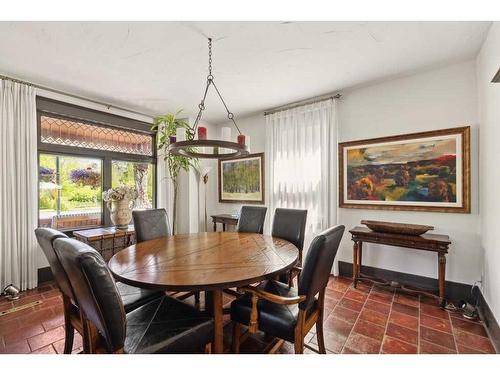 3219 Elbow Drive Sw, Calgary, AB - Indoor Photo Showing Dining Room