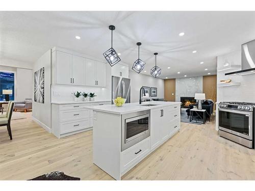 436 Woodbriar Place Sw, Calgary, AB - Indoor Photo Showing Kitchen With Upgraded Kitchen