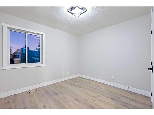 436 Woodbriar Place Sw, Calgary, AB - Indoor Photo Showing Other Room