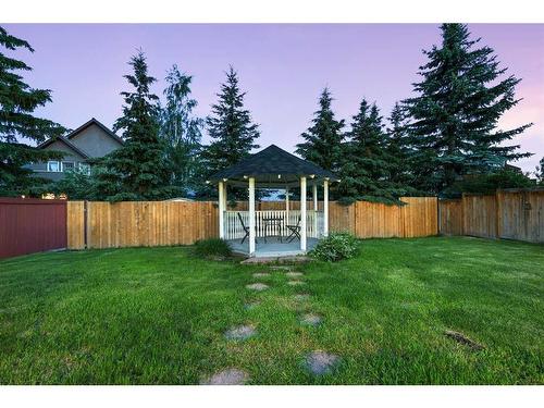 436 Woodbriar Place Sw, Calgary, AB - Outdoor With Backyard