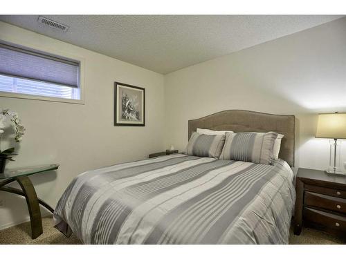 31 Cranfield Manor Se, Calgary, AB - Indoor Photo Showing Bedroom