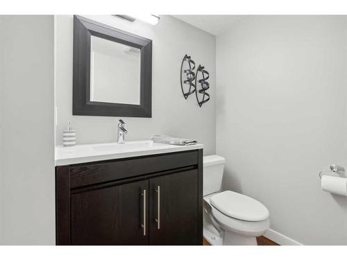 44-100 Pennsylvania Road Se, Calgary, AB - Indoor Photo Showing Bathroom