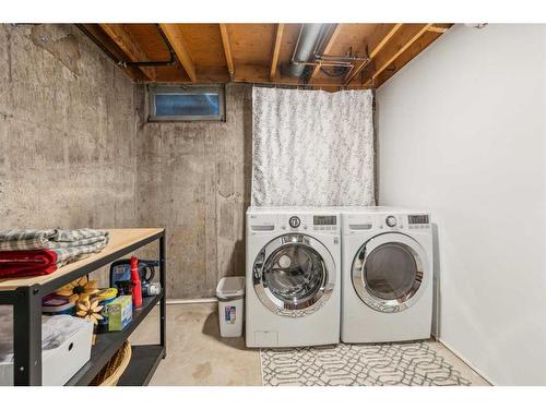44-100 Pennsylvania Road Se, Calgary, AB - Indoor Photo Showing Laundry Room