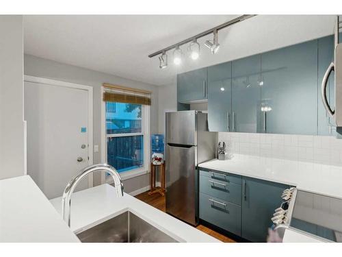 44-100 Pennsylvania Road Se, Calgary, AB - Indoor Photo Showing Kitchen With Stainless Steel Kitchen