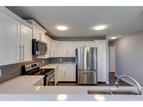 344-7030 Coach Hill Road Sw, Calgary, AB - Indoor Photo Showing Kitchen With Double Sink