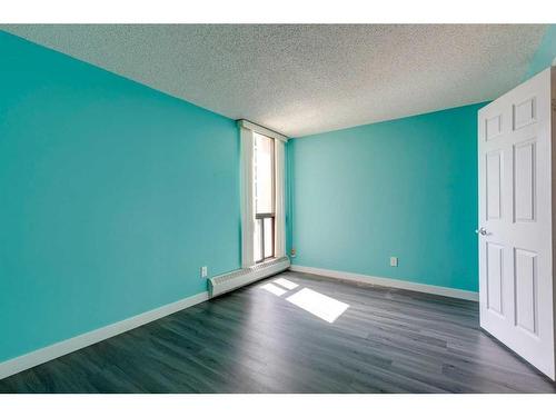 344-7030 Coach Hill Road Sw, Calgary, AB - Indoor Photo Showing Other Room