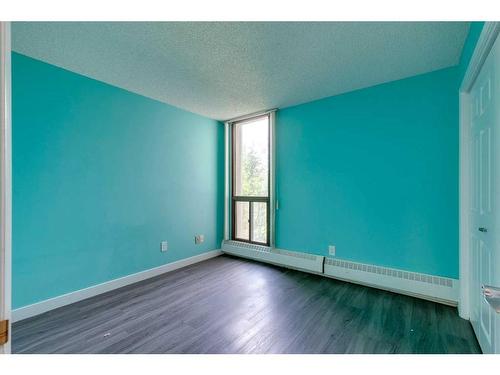 344-7030 Coach Hill Road Sw, Calgary, AB - Indoor Photo Showing Other Room