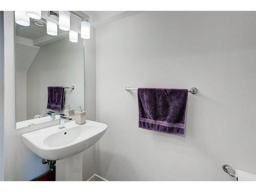 20559 Seton Way Se, Calgary, AB - Indoor Photo Showing Bathroom