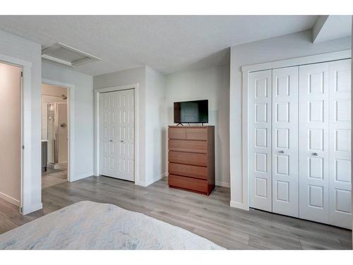 20559 Seton Way Se, Calgary, AB - Indoor Photo Showing Bedroom