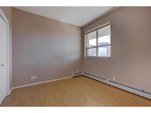 1408-1053 10 Street Sw, Calgary, AB - Indoor Photo Showing Other Room