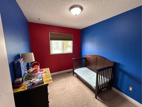 17 Mckernan Road Se, Calgary, AB - Indoor Photo Showing Bedroom