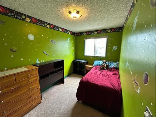 17 Mckernan Road Se, Calgary, AB - Indoor Photo Showing Bedroom