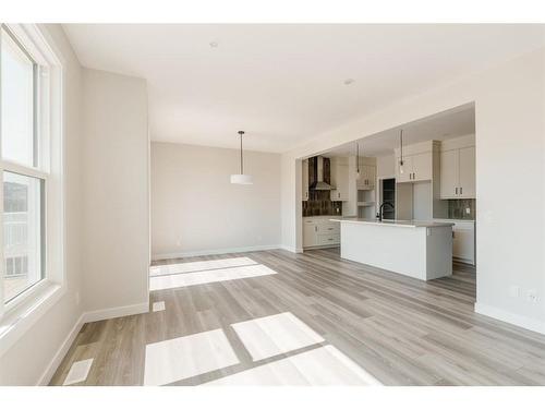 207 Silver Spruce Grove Sw, Calgary, AB - Indoor Photo Showing Kitchen