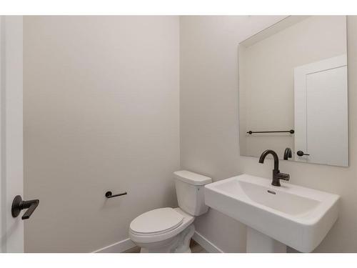 207 Silver Spruce Grove Sw, Calgary, AB - Indoor Photo Showing Bathroom