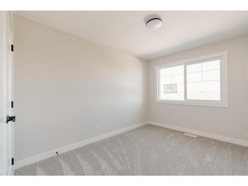 207 Silver Spruce Grove Sw, Calgary, AB - Indoor Photo Showing Other Room