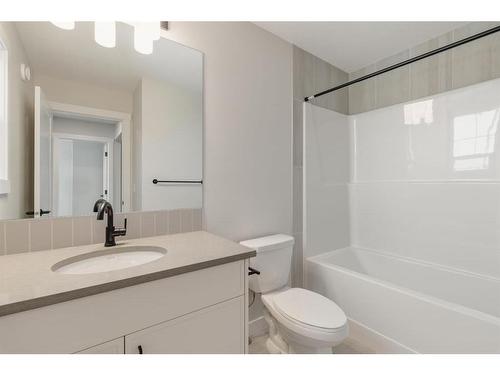 207 Silver Spruce Grove Sw, Calgary, AB - Indoor Photo Showing Bathroom