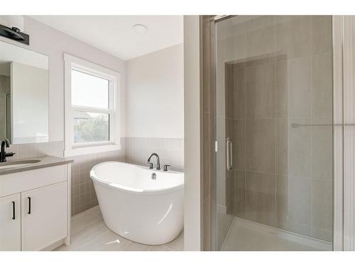 207 Silver Spruce Grove Sw, Calgary, AB - Indoor Photo Showing Bathroom