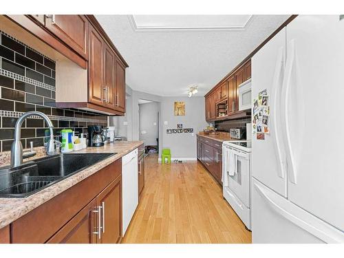 608 104 Avenue Sw, Calgary, AB - Indoor Photo Showing Kitchen With Double Sink