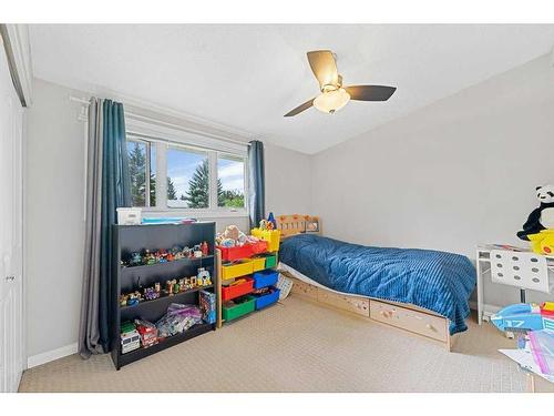 608 104 Avenue Sw, Calgary, AB - Indoor Photo Showing Bedroom