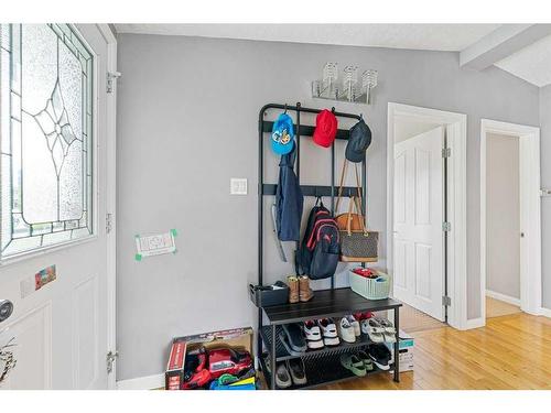 608 104 Avenue Sw, Calgary, AB - Indoor Photo Showing Other Room