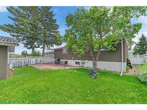 608 104 Avenue Sw, Calgary, AB - Outdoor With Backyard